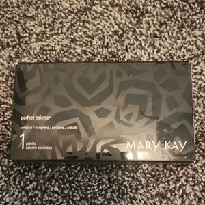 Mary Kay Black Perfect Palette